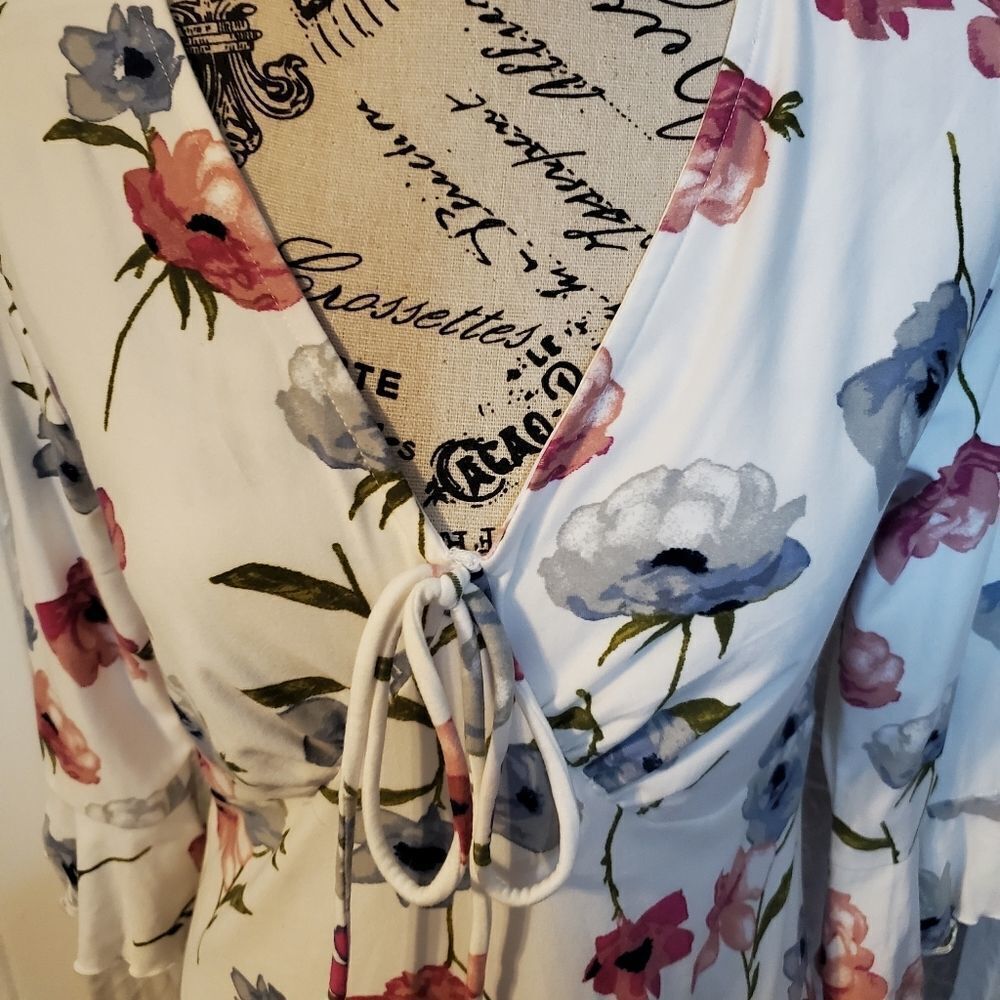 No Boundaries Floral Mini Dress Large - Picture 2 of 7